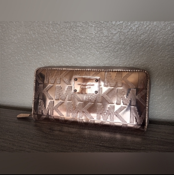 Michael kors gold wallet - Picture 2 of 13